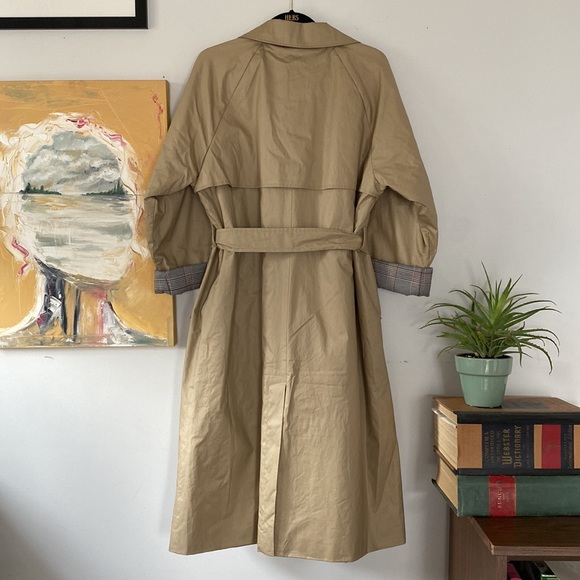 Soaked in Luxury classic Chicago trench coat - Picture 2 of 7